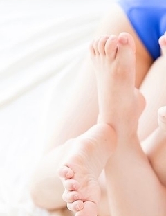 Lingerie-wearing hotties Sara Yurikawa and Yui Kasugano masturbate together