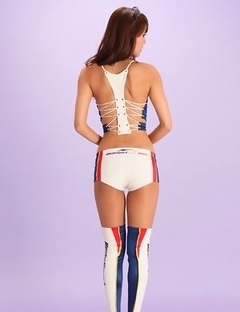 Maya Sano has hard to resist curves in latex for photos