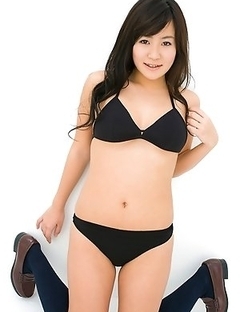 Natsuki Takahashi takes short skirt off and shows hot bum