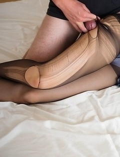 Sexy schoolgirl Natsuki Yokoyama wears pantyhose in a hot thighjob gallery