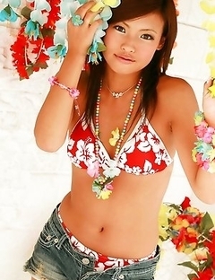 Ryo Kanezaki Asian takes short jeans off and shows ass in bikini