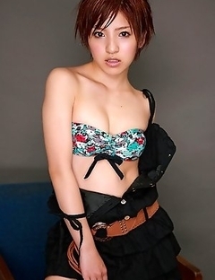 Erina Matsui racy babe shows juicy titties in colorful bra