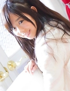 Japanese Cutie Aiku-chan Loves to Stretch it Good!