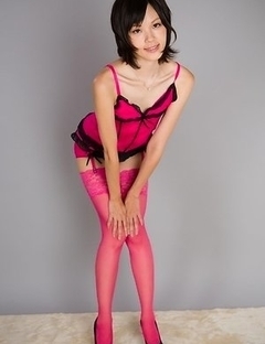 Brunette in pink Ryo Yuuki shows off her pussy and poses sluttily on the floor