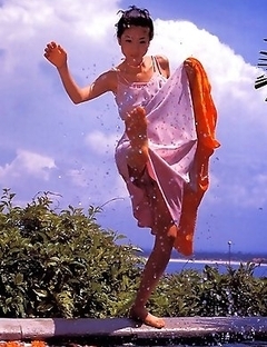 Aki Hoshino tries to hide cans and shows appetizing behind