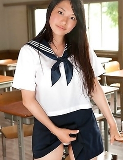 Tomoe Yamanaka babe is playful and shows hot ass in the classroom