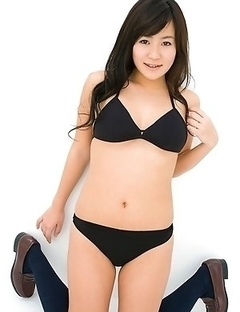 Natsuki Takahashi takes short skirt off and shows hot bum