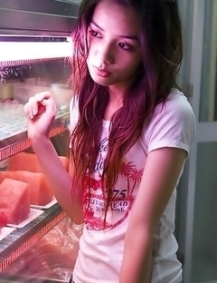 Rola Chung goes to buy fruits that keep her in such shape