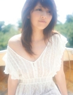 Neo babe in short skirt loves playing in dangerous places