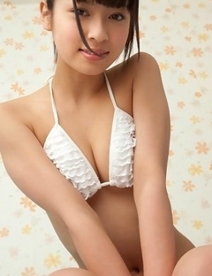 Yuuri Shiina in sexy bath suit shows that is ready for sea