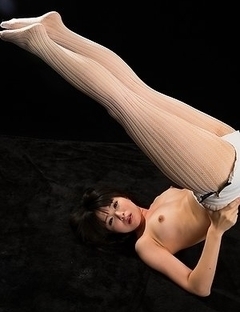 Hottie in white Sena Sakura shows off her perfect body on a big white bed