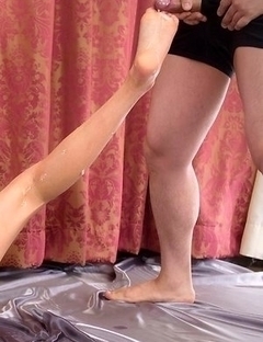 Uta Kohaku showing off her slim legs and delicious pussy in a toejob gallery