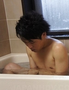 Busty An Kanoh has the cunt licked in bathtub