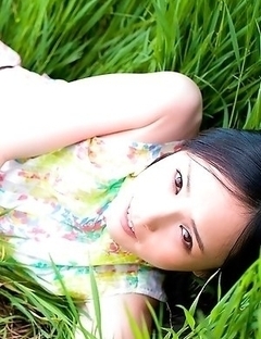 Sayuri Oyamada shows naked back when is going to sleep