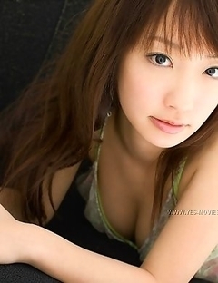 Hina Kurumi reveals impressive shapes of her slender body