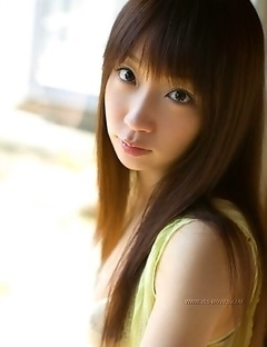 You can some innocence in Hina Kurumi brown eyes