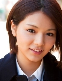 Tsubasa Akimoto in sexy uniform enjoys her way to school