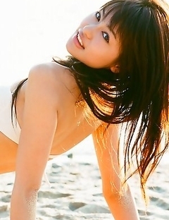 Yuriko Shiratori with sexy body loves spending time on sand
