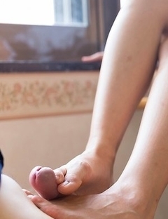 Kinky teen maid Hoshikawa Uika using her bare feet to give her employer a footjob