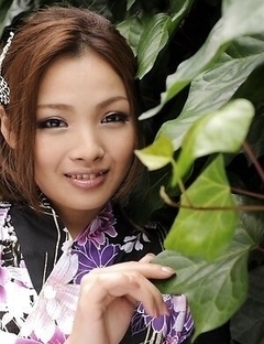 Miu Tamura takes kimono off and shows her fine boobs after a walk.