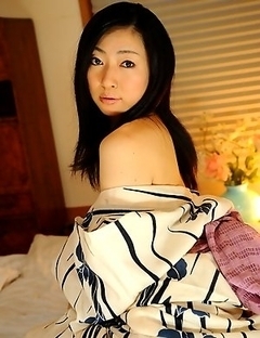 Lustful Emiko Koike teases on bed