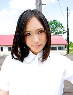 Sayuri Oyamada shows naked back when is going to sleep