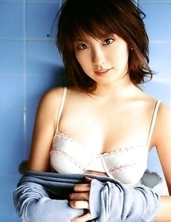 Azusa Yamamoto with lustful curves loves outdoor activities