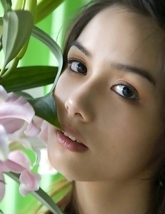 Rola Chung goes to buy fruits that keep her in such shape