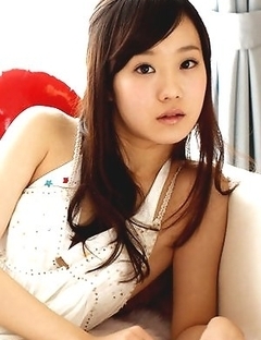 Cute babe Kana Yuuki motivates us for delight with innocent body
