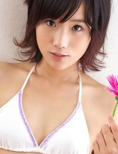 Yuzuki Hashimoto with hot body in bath suit offers flowers