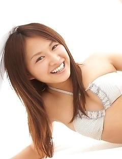 Natsumi Kamata loves taking clothes off to expose curves
