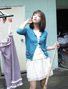 Juri Kitahara gives blowjob and rubs pussy