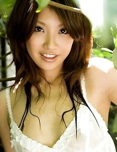 Sweet smile and naked melons of a slender Reira Amane