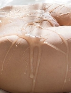 Enthusiastic masseuse Juri Kisaragi giving a great footjob to her client