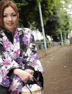 Miu Tamura takes kimono off and shows her fine boobs after a walk.