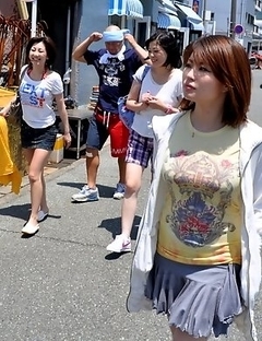 Porn queen Hinata Serina outdoors