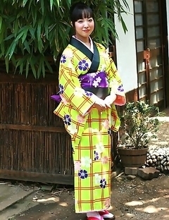 Asian lady bares her tight cunt