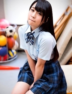 Cute japan schoolgirl Minano Ai showing her ass
