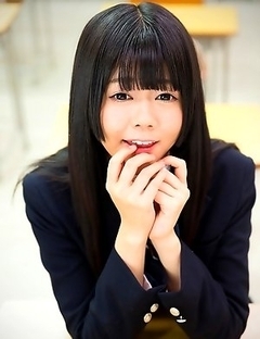 Young schoolgirl Shinjo Nozomi show her nice ass