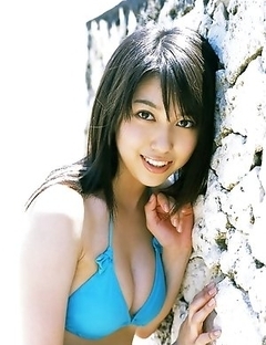 Beautiful gravure angel melts the scene in her bikini at a beach