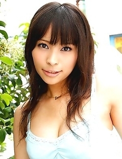 Asian babe Kyouko Maki shows sweet boobs on camera