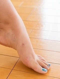 Tanned brunette Shinosaki Kotomi using her sexy feet to jerk a dick