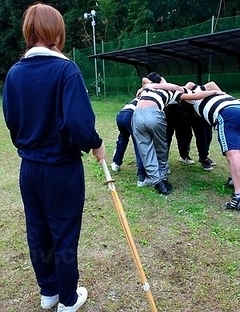 An Umemiya gives hot head outdoor